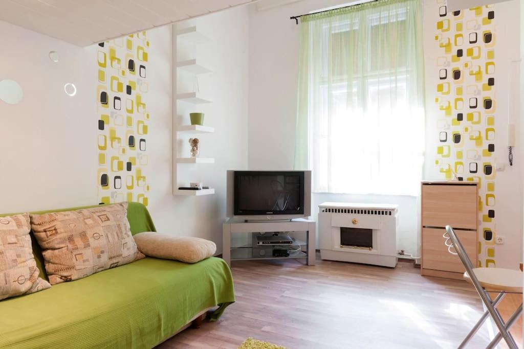 Dora'S Calm Nest Over The Chestnut Tree Apartment Budapest Exterior photo