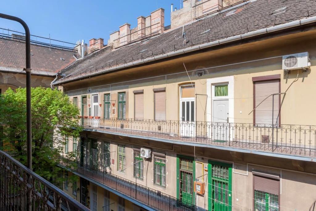 Dora'S Calm Nest Over The Chestnut Tree Apartment Budapest Exterior photo
