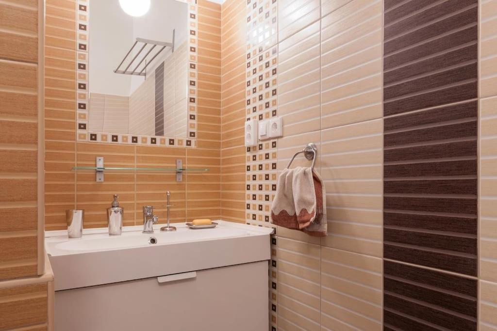 Dora'S Calm Nest Over The Chestnut Tree Apartment Budapest Exterior photo